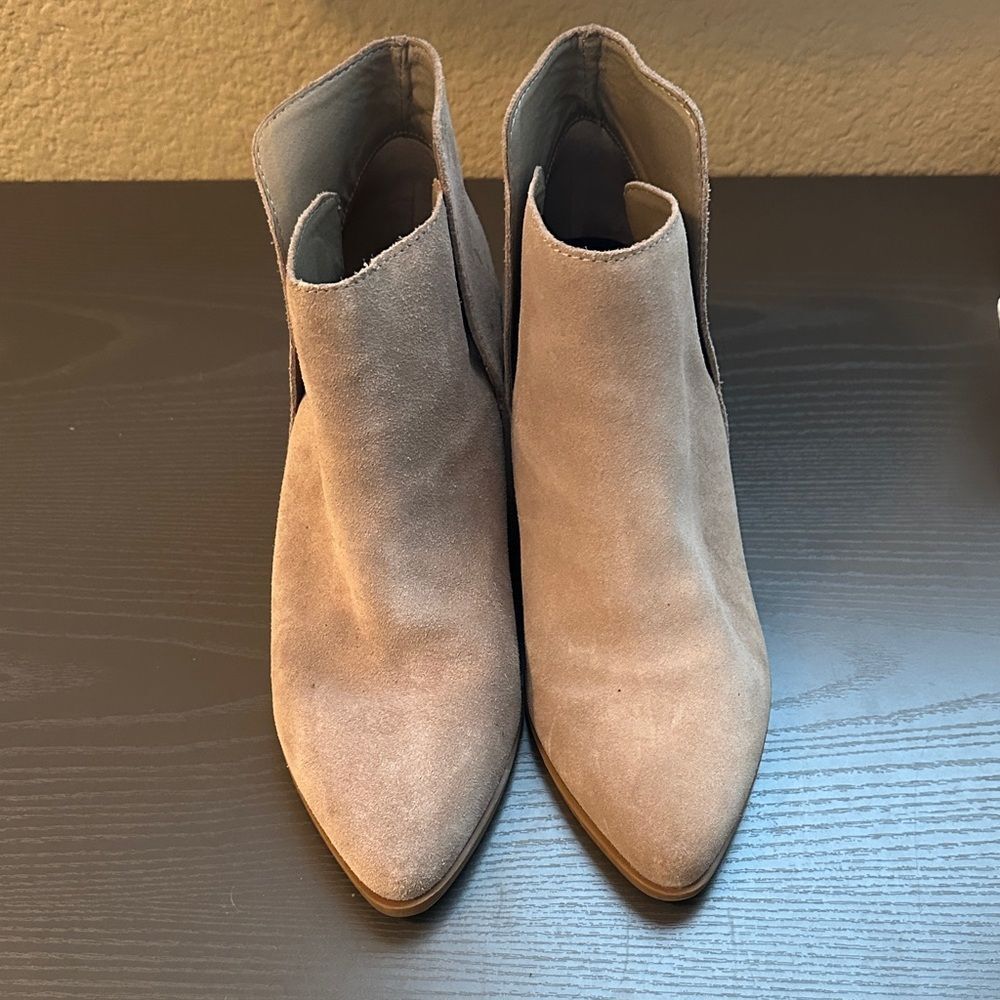 Dolce Vita Stylish Tan Women's Suede Ankle Boots Size 9.5